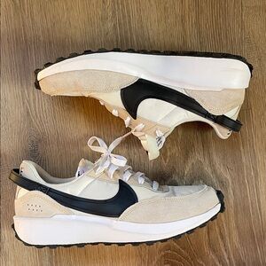 Women’s Nike Waffle Debut size 9